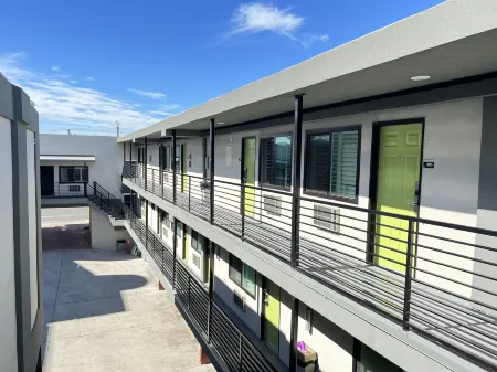 Deluxe Inn Hawthorne/ LAX Отели рядом с достопримечательностью «Oviatt Building»