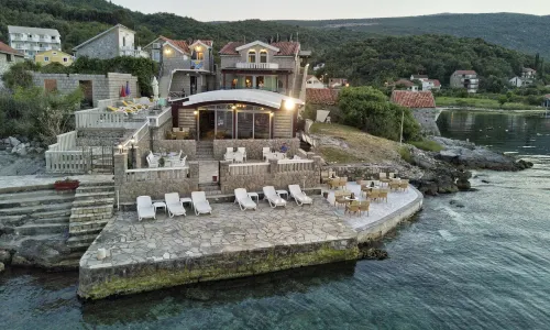 Luxury Sea Residence by Kristina