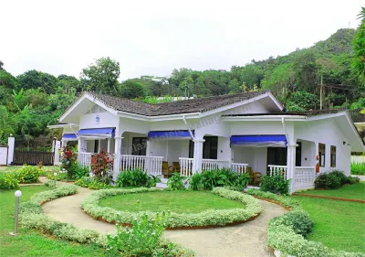 Le Relax Hotel and Restaurant Отели в г. Анс Руаяль
