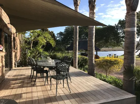 Moonriver Self Catering Отели в г. Кеурбоомстран