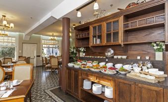 The Colony Hotel