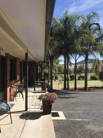 Kootingal Landview Motel Отели в г. Тинтинулл