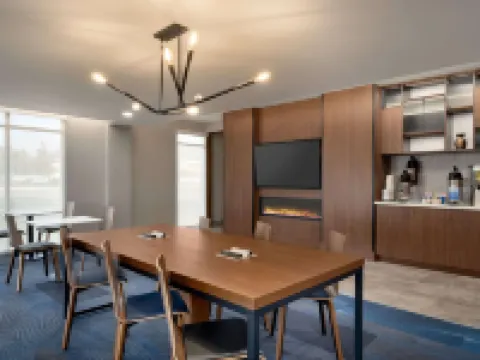 La Quinta Inn & Suites by Wyndham Springfield Hotels in Springfield