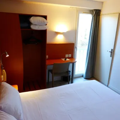 Hotel & Restaurant Heliotel Hotels near CIRAD