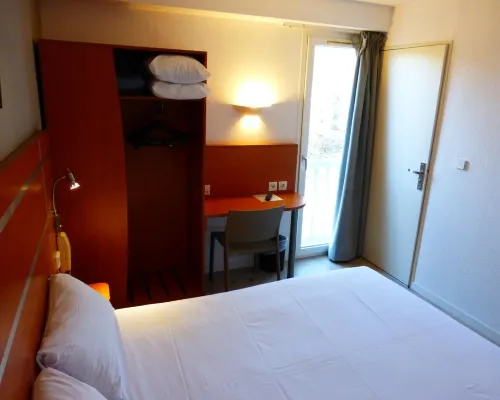 Hotel & Restaurant Heliotel Hotels near CIRAD