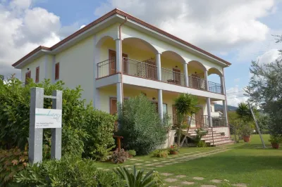 Larus Hotel
