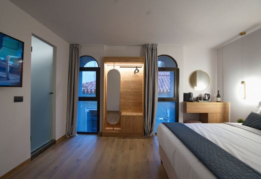 1. 시티럭스 스위트..