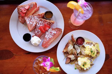 Park Shore Waikiki Отели рядом с достопримечательностью «Кугайо Бич Парк»