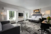 Champions Club and Hotel, Houston Westchase Hotels near Diho Square