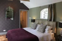 Hayeswood Lodge Luxury Accommodation Hotels in Stanley Common