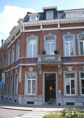 Hotel St James Các khách sạn ở La Louviere