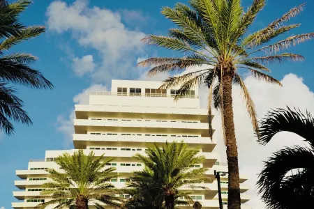 Nobu Hotel Miami Beach Отели рядом с достопримечательностью «Art Center - Richard Shack Gallery»