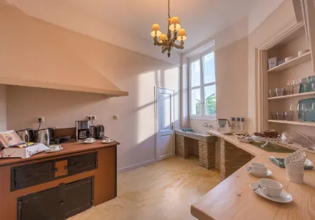 Palladian Home Отели рядом с достопримечательностью «Парфенон»