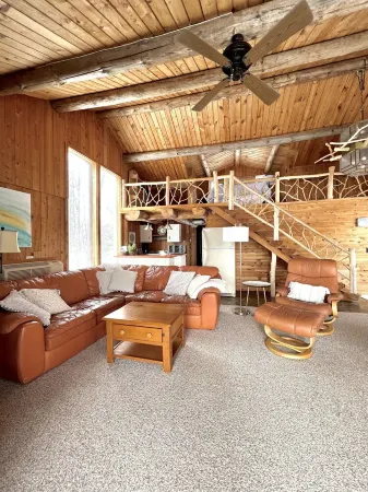 New!  Cozy Lakefront Cabin on Red Cedar Lake in Birchwood, WI Отели в г. Сидар Лейк