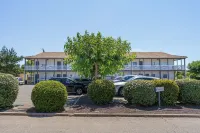 Brit Hotel Confort Manosque Cadarache Отели рядом с достопримечательностью «Notre-Dame de Romigier»