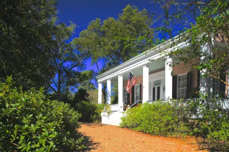 Sunnyside Bed & Breakfast Отели в г. Натчез