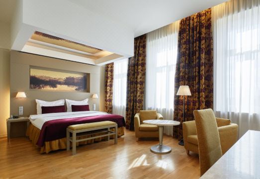 3. 오페라 호텔 &..