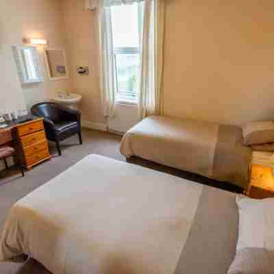 Aarondale Guest House Rooms