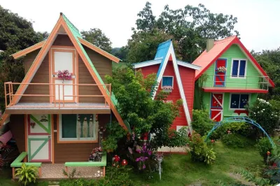 A Houses Homestay Отели рядом с достопримечательностью «Thongsomboon Club»