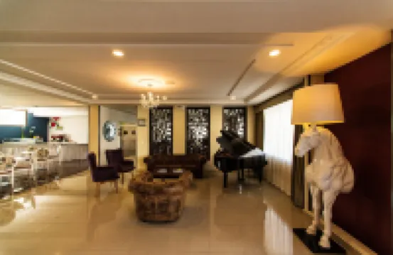 Quindeloma Art Hotel And Gallery