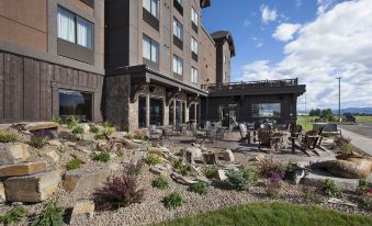 Glacier International Lodge