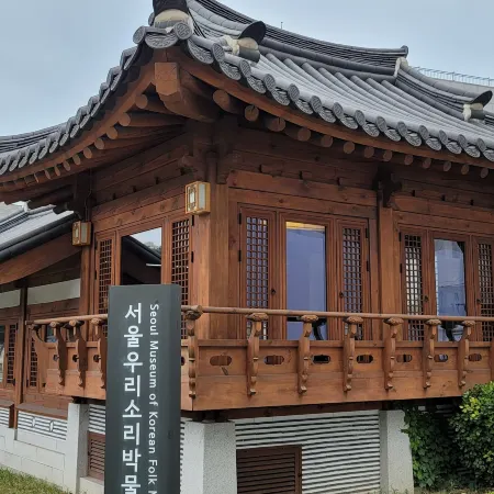 Noble Hotel Отели рядом с достопримечательностью «Станция метро Jongno-3ga»