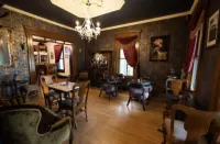 Iron Amethyst Inn   Boutique Hotel