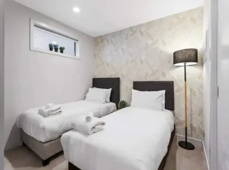 Stunning 2Br with Views Near Sky Tower Zodiak Stays Отели рядом со станцией Станция Бритомарт