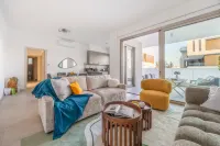 202 Mulberry Court- Elegant with Large Terrace