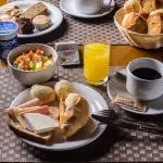 Tri Hotel Premium Criciúma - Bữa sáng