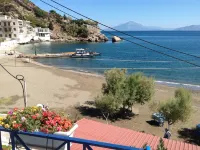 Alkistis Cozy by the Beach Apt. in Ikaria Island, Therma 1st Floor - con vistas a la montaña