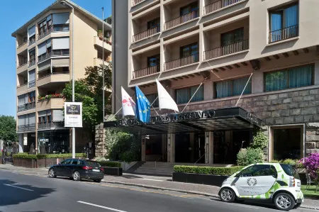 FH55 Grand Hotel Mediterraneo Отели рядом с достопримечательностью «Сады Боболи»