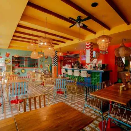 POR AQUI STAY & DINE