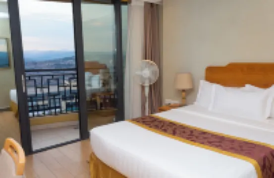 Tropical Plaza Apartments