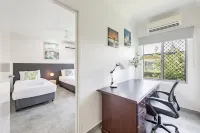 Zenhouse Harmony Modern Home Near CDU Hospital - Hot Tub