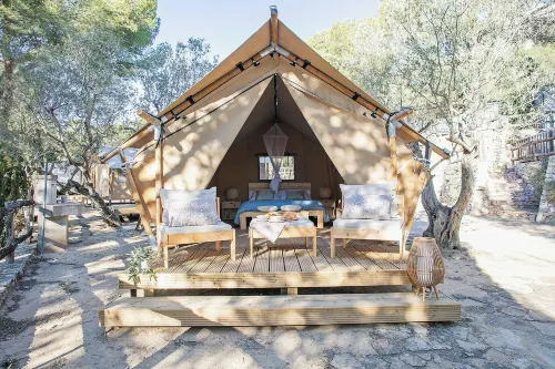 Camping Castell Montgri - Homestays