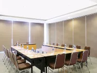 Amaris Hotel Teuku Umar Hotels near Six-ways Roundabout