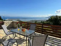 Eris Villa - Amazing View in Lefkada Hôtels à : Sfakiotes
