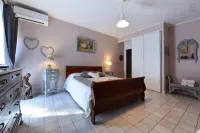 Le Clos des Aramons Hotels in Calvisson