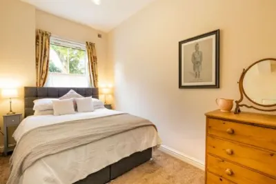 Host & Stay - Coastal Retreat