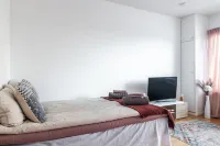 Modern & Central Studio Apartment with Balcony Hotels near Shopping Center Karisma