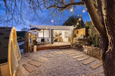 Bella's Cottage Spa Sauna Large Groups Отели рядом с достопримечательностью «Ярра Вэлли Рацинг»