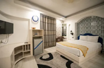 The Silver Castle Hotel a 