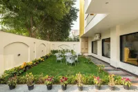 Lime Tree Hotel & One Bed Room Serviced Apartment - Noida Next to Sector 50 Metro with Party Venue