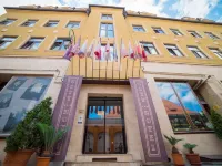 Hotel Gott Hotels near Strada Sforii