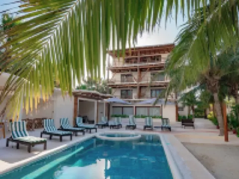 Beach Front Hotel Boutique DK House