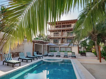 Beach Front Hotel Boutique DK House Отели рядом с достопримечательностью «Playa Holbox»