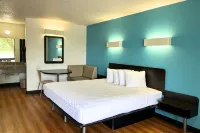 Blueway Inn Beeville Extended Stay Hotels near Simon Michael Art Gallery