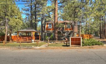 88 Acres Cottage in Big Bear w HotTub
