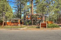 88 Acres Cottage in Big Bear w HotTub